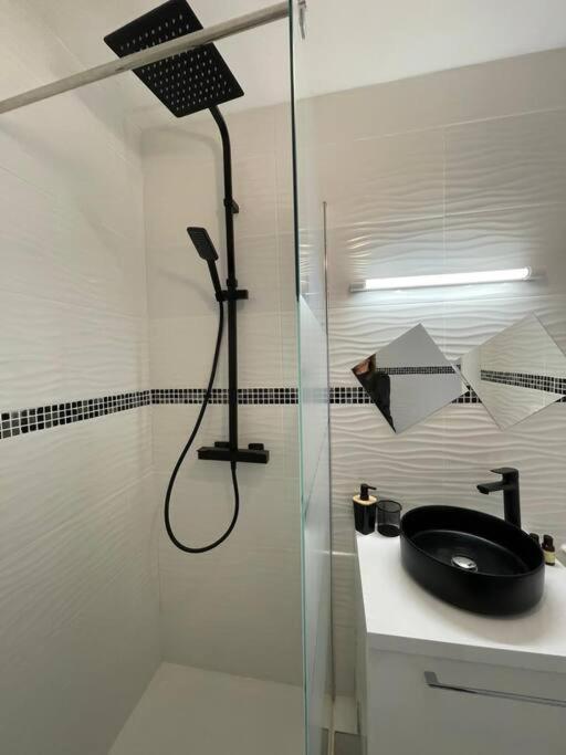 Appartement 2 Pieces, Salon Et Chambre, 44M2 Refait A Neuf Clichy Eksteriør billede