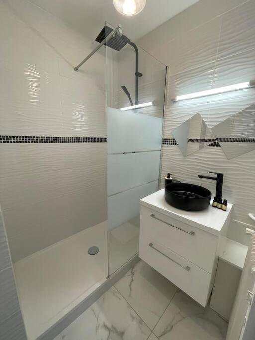 Appartement 2 Pieces, Salon Et Chambre, 44M2 Refait A Neuf Clichy Eksteriør billede