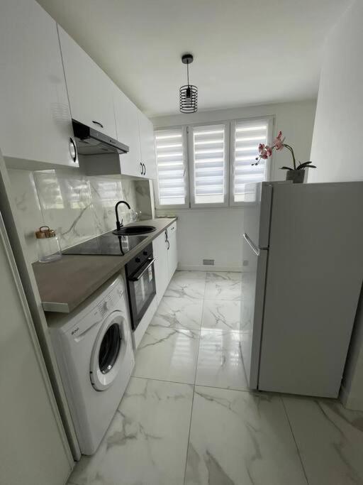 Appartement 2 Pieces, Salon Et Chambre, 44M2 Refait A Neuf Clichy Eksteriør billede